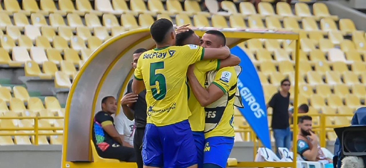 Real Cartagena remontó y se quedó con los 3 puntos ante Llaneros. / Foto: Vizzorimage.