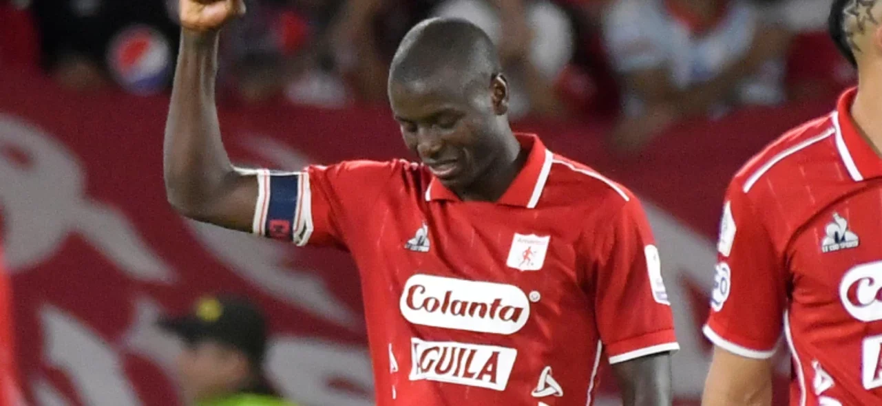 Adrián Ramos llegó a su tercer gol en el semestre - VizzorImage / Gabriel Aponte