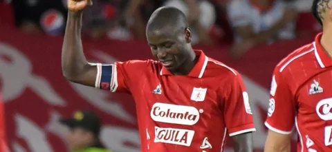 Adrián Ramos llegó a su tercer gol en el semestre - VizzorImage / Gabriel Aponte