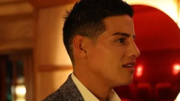 ¡Arrogante de James! ¿Cuánto vale una comida y qué más ofrece? ¡Arrogante de James! ¿Cuánto vale una comida y qué más ofrece?