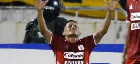 Cristián Barrios suma cinco goles como americano - VizzorImage / Sergio Reyes