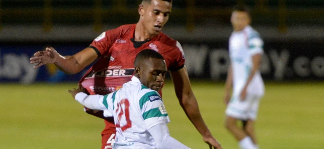 Ambas escuadras se ubican en zona de clasificación - VizzorImage / Macgiver Baron