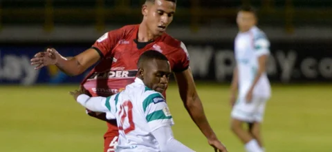 Ambas escuadras se ubican en zona de clasificación - VizzorImage / Macgiver Baron