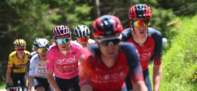 Se desarrolla la etapa 18 del Giro / AFP