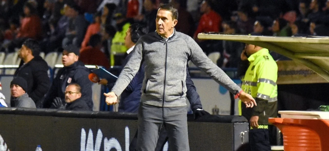 Alexandre Guimarães - Técnico de América -VizzorImage