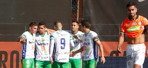 Huila celebró en su visita a Envigado | Foto: VizzorImage / Andrés Álvarez
