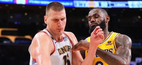 Jokic y James fueron los mejores de sus conjuntos en el Juego 4 - AFP