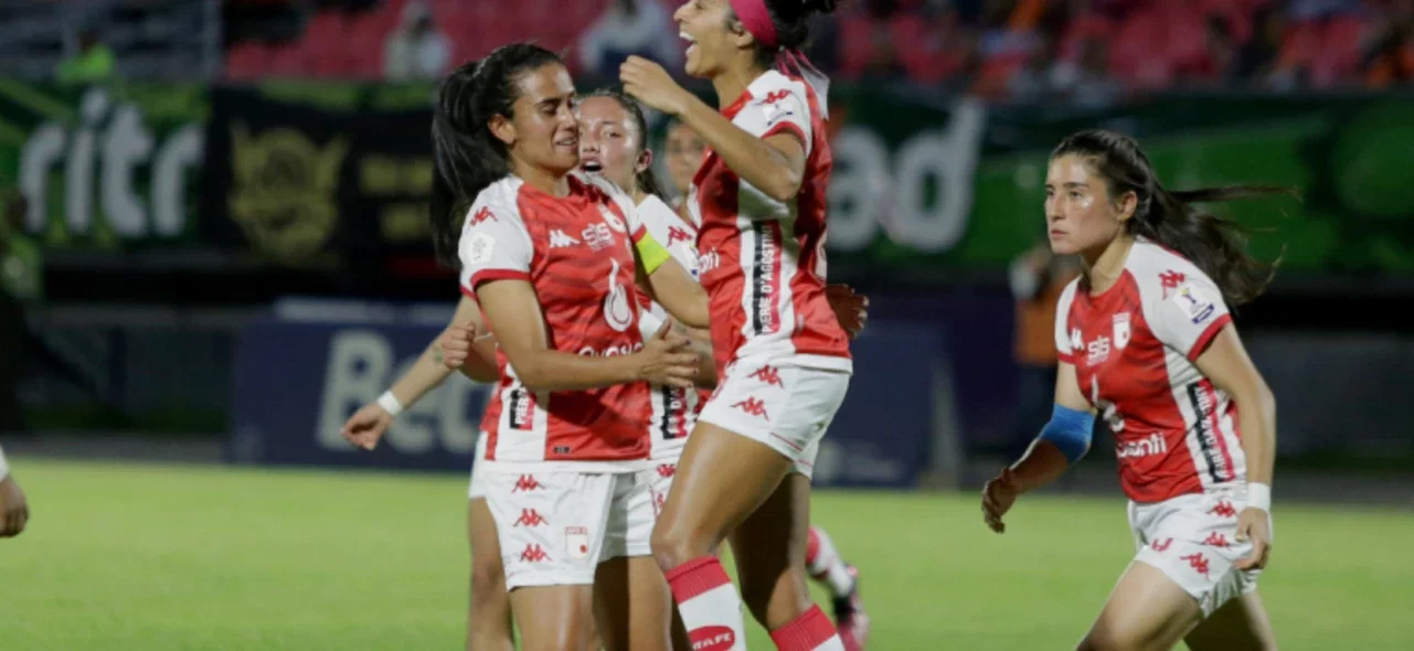 Santa Fe celebró en Yumbo con gol de Liana Salazar - VizzorImage / Samir Rojas