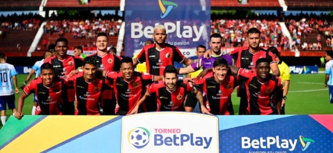 Cúcuta Deportivo buscó otro gol ante Llaneros. / Foto: Vizzorimage.