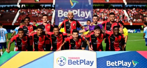 Cúcuta Deportivo buscó otro gol ante Llaneros. / Foto: Vizzorimage.