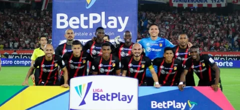 Pereira buscó abrir el marcador ante Junior. / Foto: Vizzorimage.