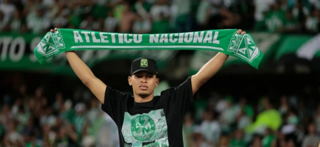 Así fue el acompañamiento de hinchas de Nacional previo a la final. / Foto: Vizzorimage.