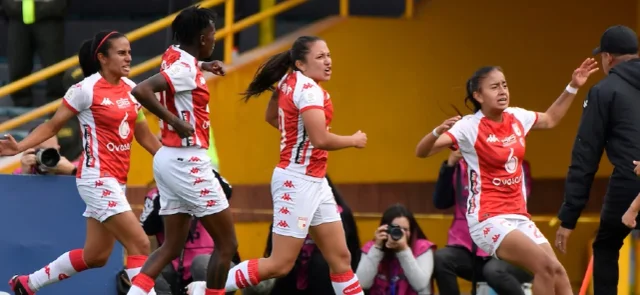 Gabriela Huertas busca el título con Santa Fe en la final de la Liga Femenina. / Foto: Vizzorimage.