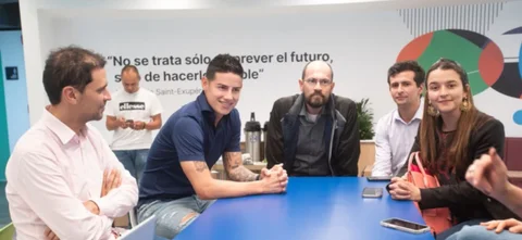 James Rodríguez mostró su ayuda a estudiantes universitarios en Colombia. / Foto: Twitter EAFIT.
