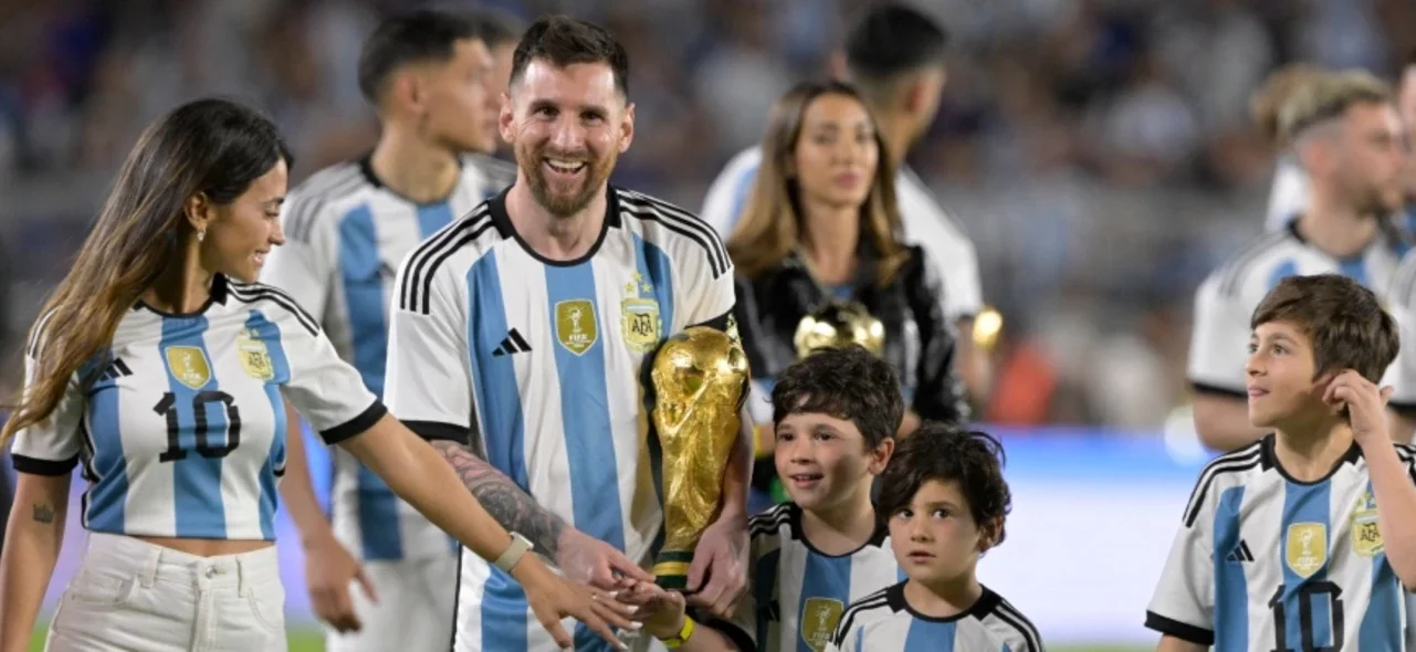 Lionel Messi y su familia - Foto: AFP