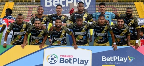 Llaneros buscó abrir el marcador en Bogotá ante Fortaleza. / Foto: Vizzorimage.