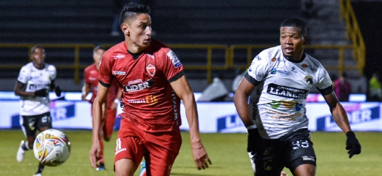 Llaneros espera validar su condición de visitante y remontar en los últimos 90 minutos ante Patriotas. / Foto: Vizzorimage.