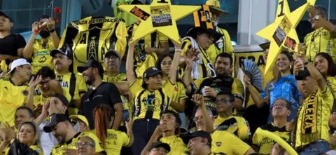 Así fue la salida del equipo de Alianza Petrolera en la fecha 5. / Foto: Vizzorimage.