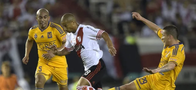 Tigres enfrentando a River Plate en la final de 2015. Foto: AFP