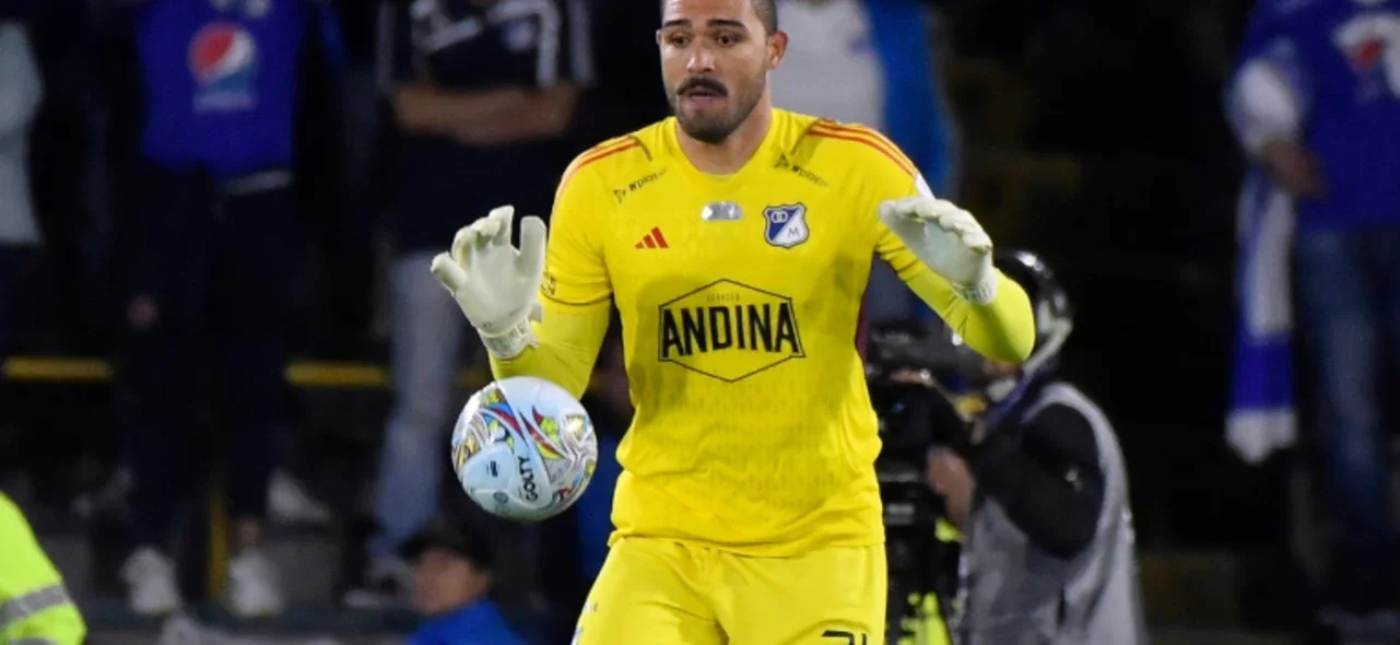 Álvaro Montero atajó un penal vital para el título 'albiazul' - VizzorImage/ Gabriel Aponte