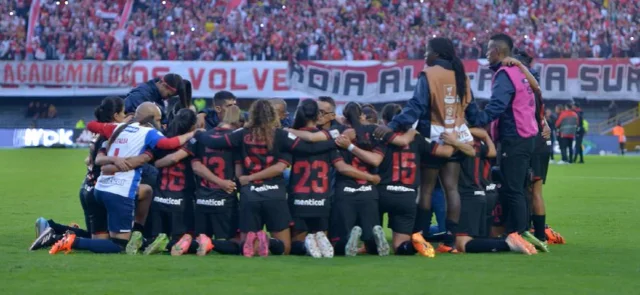 América va por la remontada ante Santa Fe | Foto: VizzorImage / Diego Cuevas