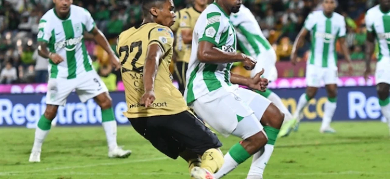 Danovis Banguero fue expulsado en el partido Águilas Doradas vs. Nacional. Danovis Banguero es baja de Nacional para el siguiente partido. / VizzorImage / Luis Benavides
