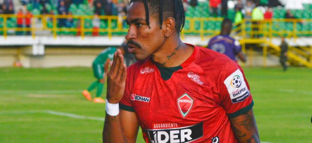José Barragán celebra su tercer gol con Patriotas - VizzorImage / Macgiver Baron