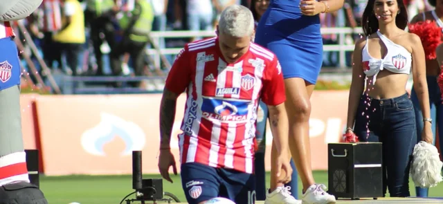 Estas son las ofertas que tiene Juan Fernando Quintero para dejar Junior. / Foto: Vizzorimage.