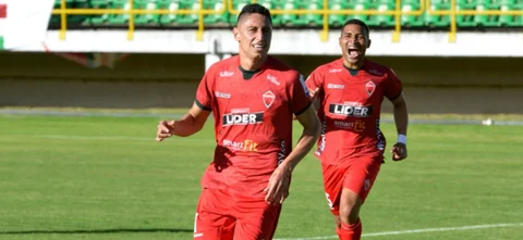 Mauricio Gómez, y a su espalda, Carlos de las Salas - VizzorImage / Macgiver Baron