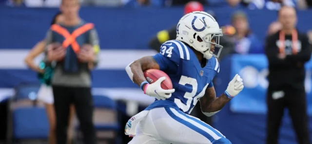 Isaiah Rodgers uno de los jugadores sancionados de la NFL - AFP