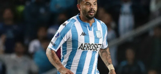 Edwin Cardona y lo que sería su despedida en Racing de Argentina. / Foto: AFP.