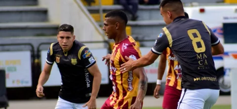 Tolima y Águilas Doradas empataron. Foto: VizzorImage / Joan Orjuela