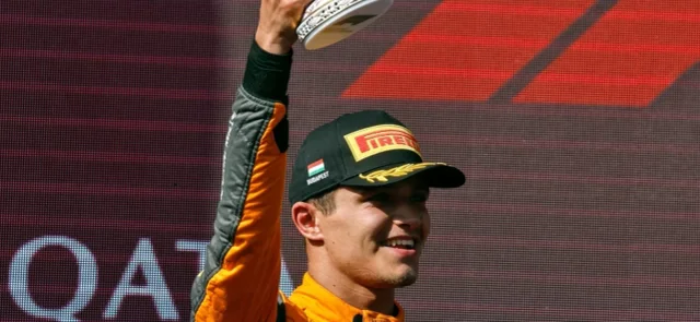 Lando Norris festejando en Budapest - Foto: @McLarenF1