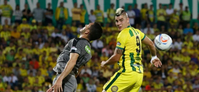 Michael Rangel y el guiño a hinchas de Atlético Bucaramanga. / Foto: Vizzorimage.