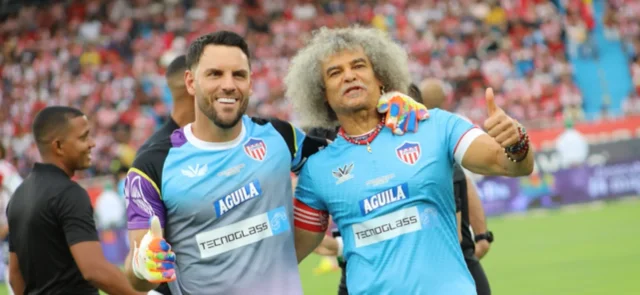 Sebastián Viera y el 'Pibe' Valderrama - Foto - VizzorImage: Jairo Cassiani