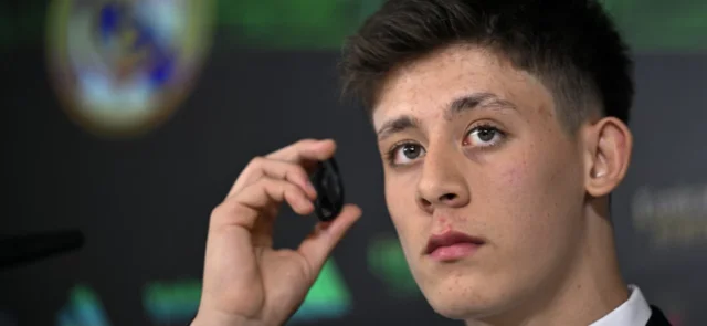 Arda Güler en su presentación con Real Madrid - AFP