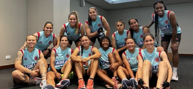 Este fue el regalo de la selección Colombia femenina a Karol G. / Foto: FCF.