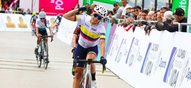 Ya se dio inicio a la Vuelta a Colombia Femenina | Foto: @mundociclistico