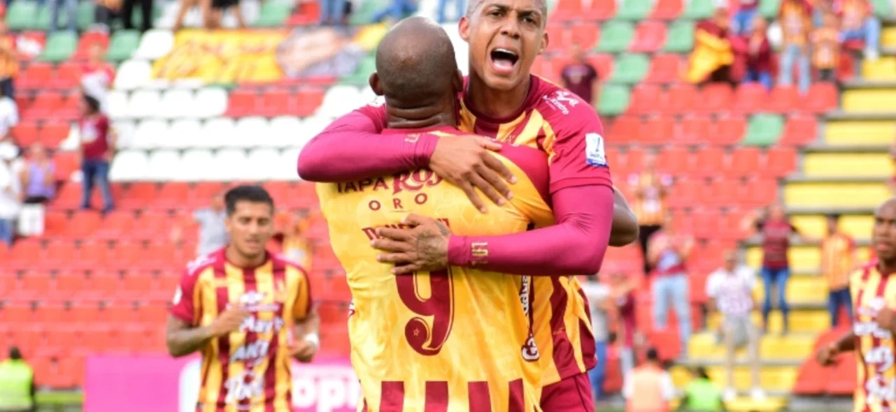 Jeison Lucumí celebra con Diego Herazo - VizzorImage / Juan Torres