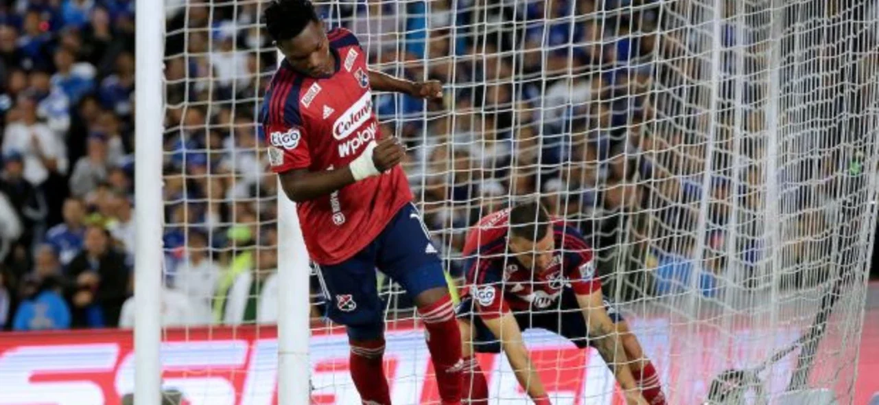 Londoño buscó el gol de Medellín | Foto: VizzorImage / Juan Camilo Urrego