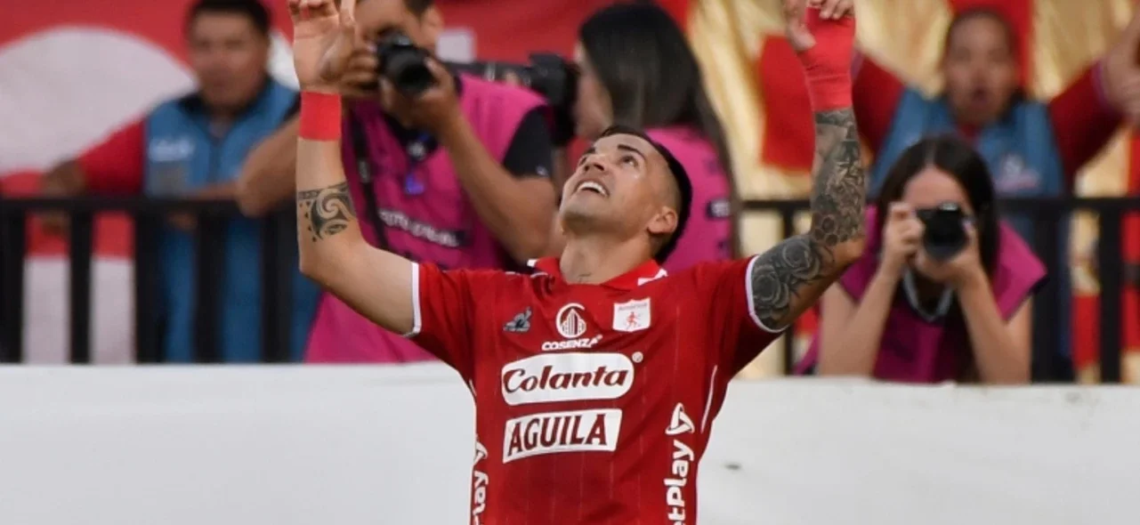 El argentino Facundo Suárez celebra su primer gol en el Finalización 2023 - VizzorImage / Gabriel Aponte