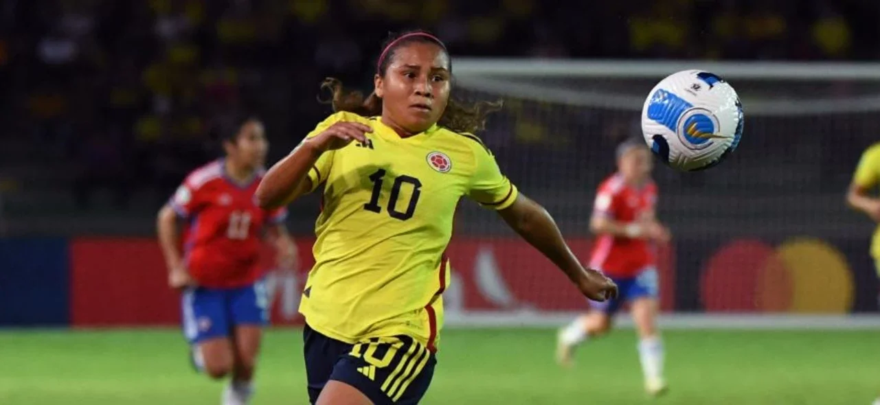 Leicy Santos, de portada con grandes figuras / AFP