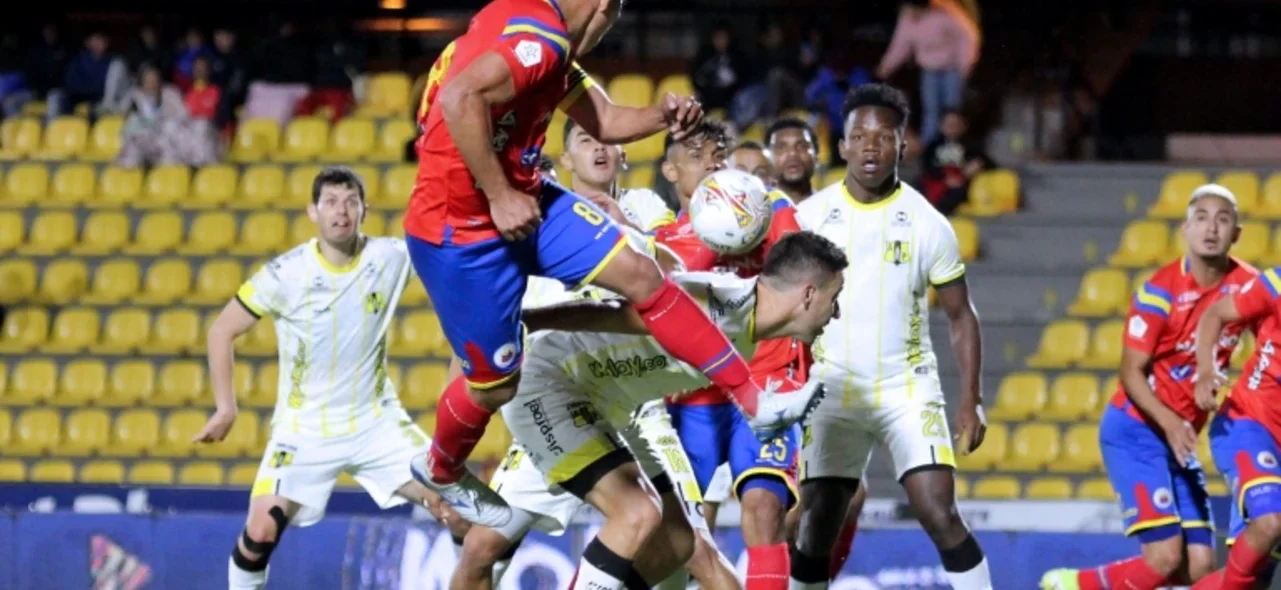 Segundo compromiso que termina en empate de la segunda fecha - VizzorImage / Leonardo Castro