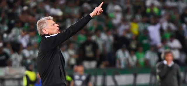 Paulo Autuori y su deuda con la hinchada | Foto: VizzorImage / Luis Benavides