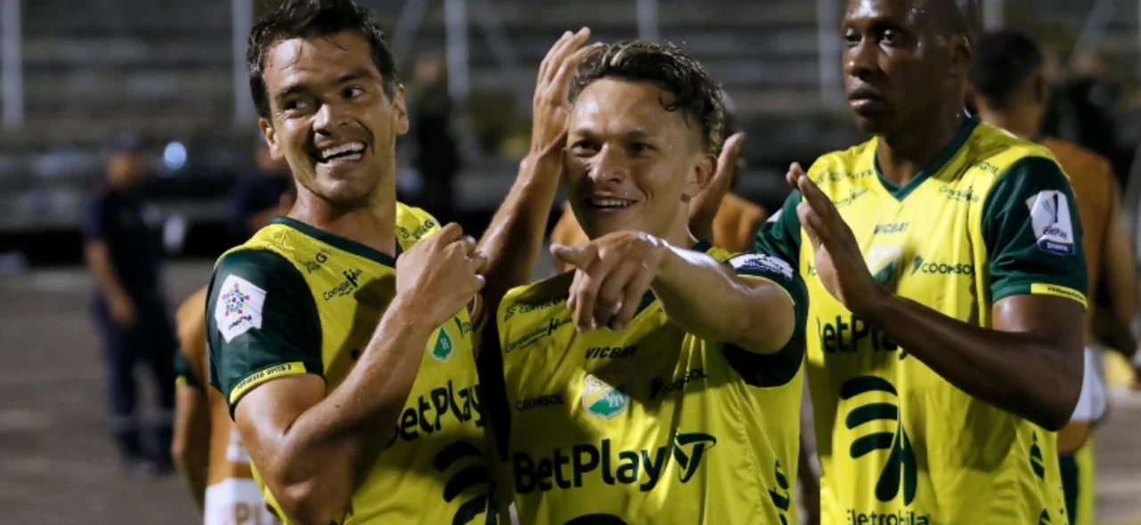 Sebastián Hernández festeja su primer gol tras su regreso a Atlético Huila - VizzorImage / Sergio Reyes