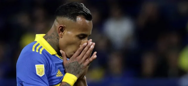 El lío entre Boca Juniors y Sebastián Villa no para / AFP