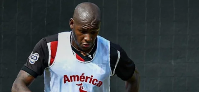 Víctor Ibarbo en un entrenamiento con América de Cali - Twitter: @AmericadeCali