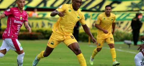 Víctor Mejía - Volante de Atlético Bucaramanga - VizzorImage / Jaime Moreno