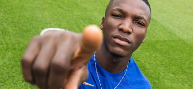 Moisés Caicedo confesó porqué eligió a Chelsea sobre Liverpool. / Foto: Twitter Chelsea.