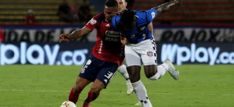 Brayan Muniz, jugador del equipo local, erró un penal al 67' - VizzorImage / Paulina Betancur